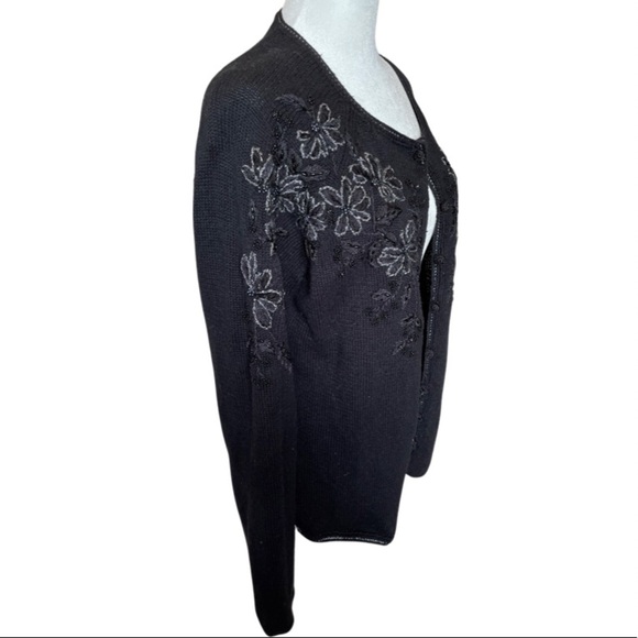 Heirloom Collectibles Vintage embroidered black cardigan w/ beautiful beading M - Picture 2 of 5